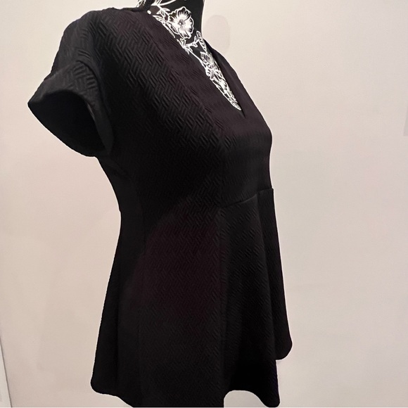 A Pea in the Pod Black Maternity Top Size M - Picture 2 of 4